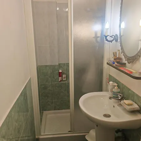 5 Metro Stop To Colosseo *