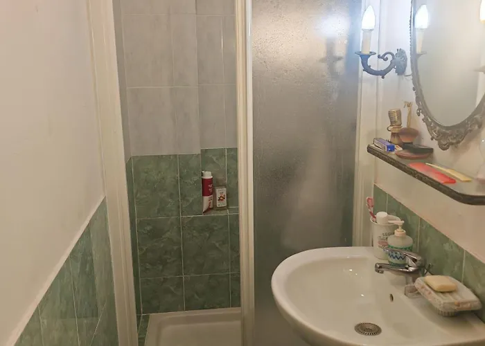 5 Metro Stop To Colosseo *